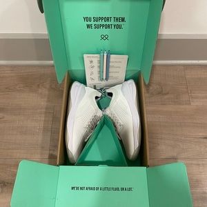 White Clove Sneakers Size 7